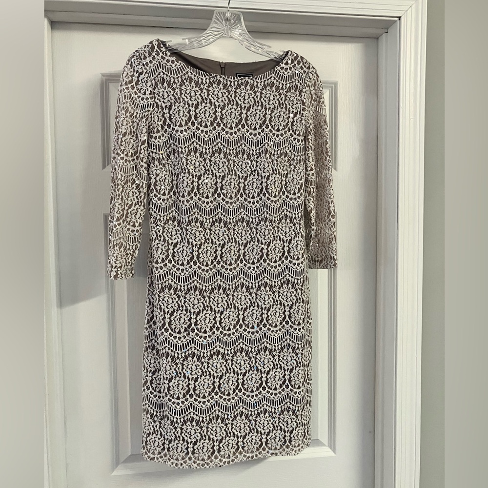 Elegant Lace Patterned Sheath Dress